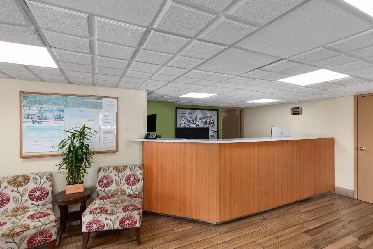 Super 8 By Wyndham Myrtle Beach/Market Common Area Exterior photo